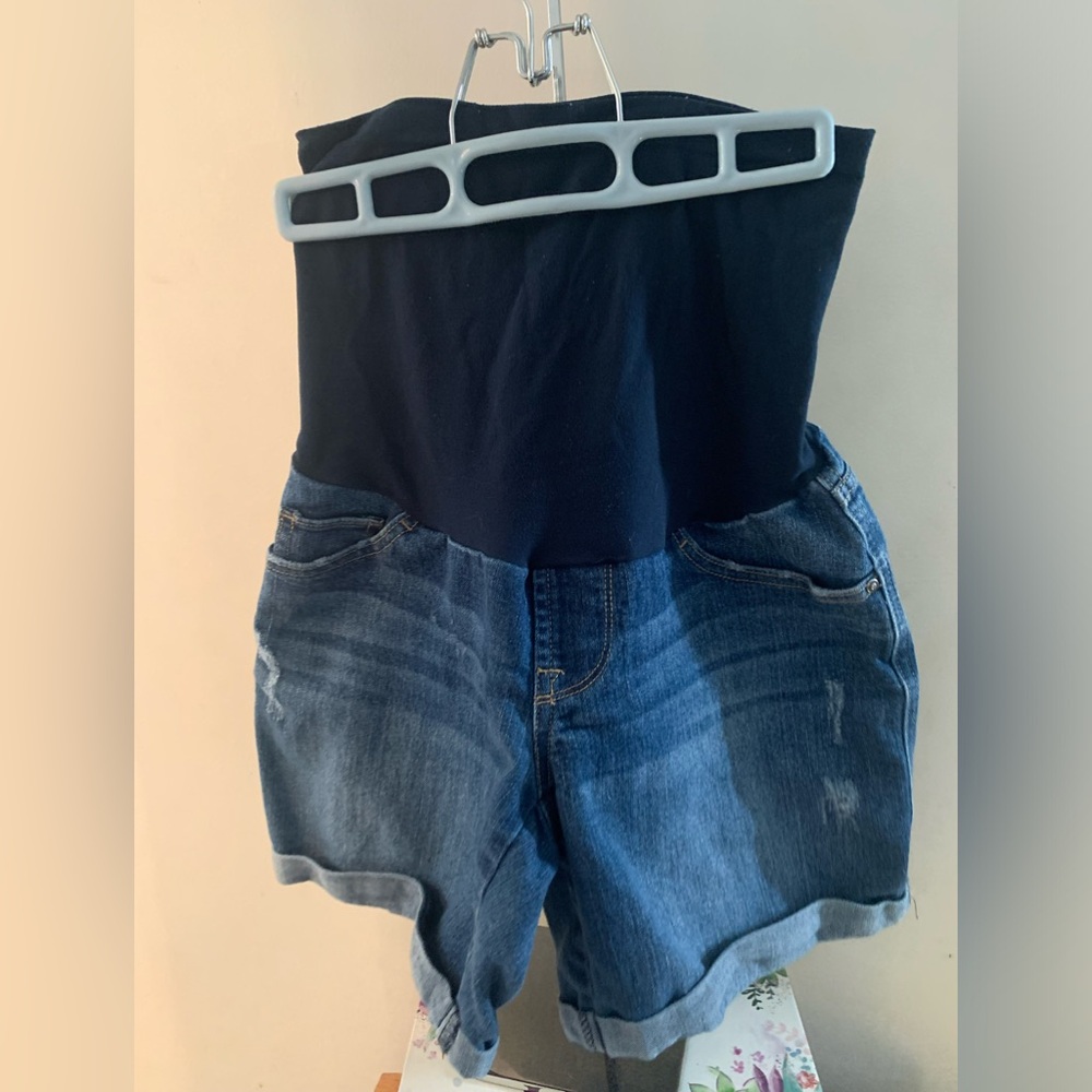 Oh Baby by Motherhood maternity denim shorts size small